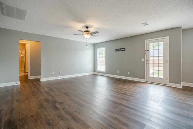 Building Photo - 717 Highgrove Ct