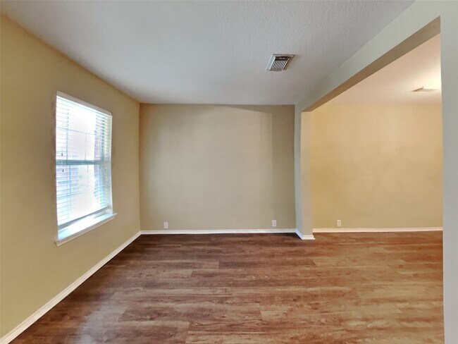 Building Photo - 2807 Bison Bluff