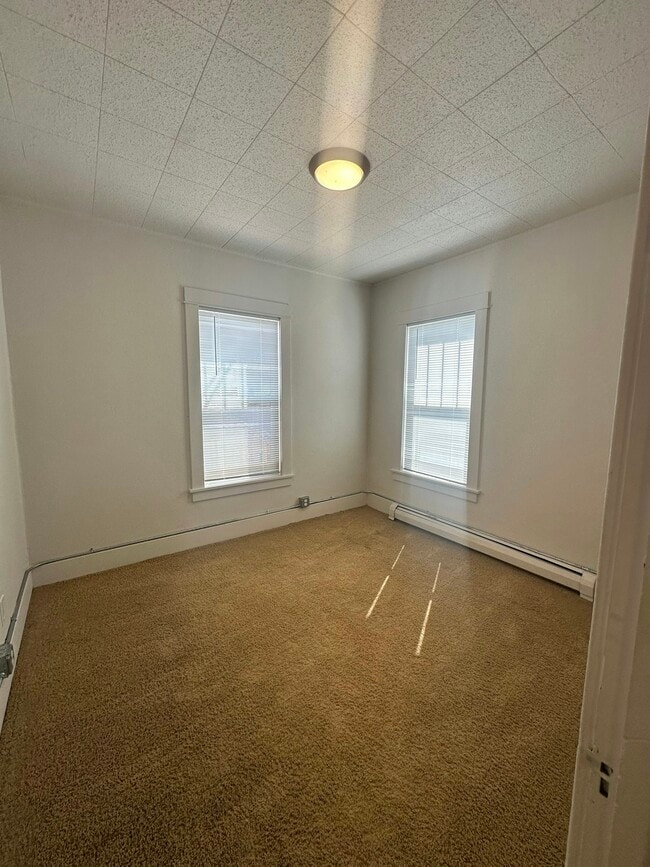Building Photo - 811 St James St