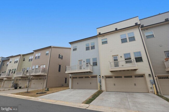 Building Photo - 18091 Red Cedar Rd