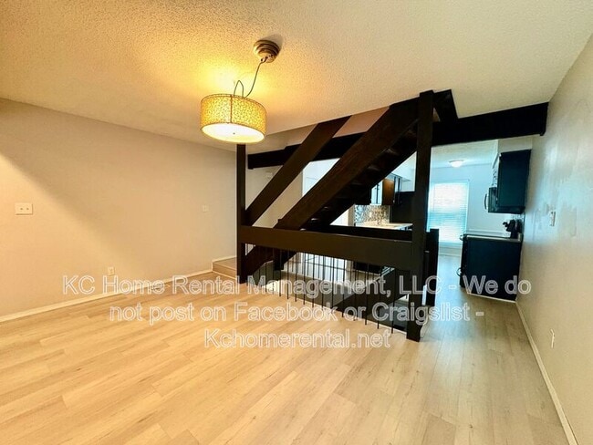 Building Photo - 8027 N Stoddard Ave