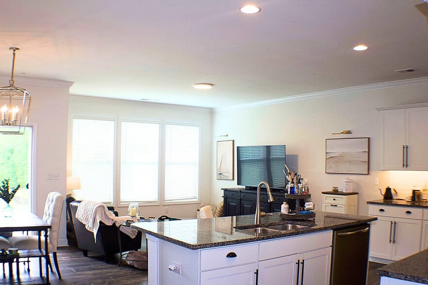 Building Photo - Room in Townhome on Chicory Trce