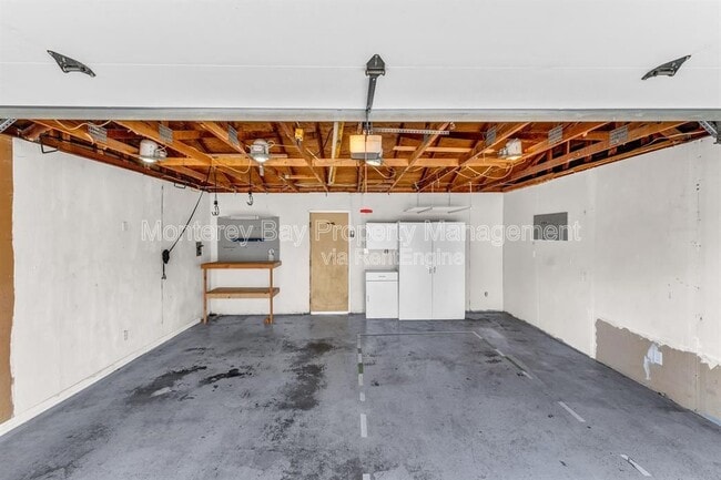 Building Photo - 3137 Seacrest Ave