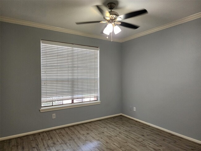 Building Photo - 2255 Braeswood Park Dr