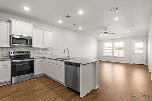 Building Photo - 1218 LEXINGTON Dr