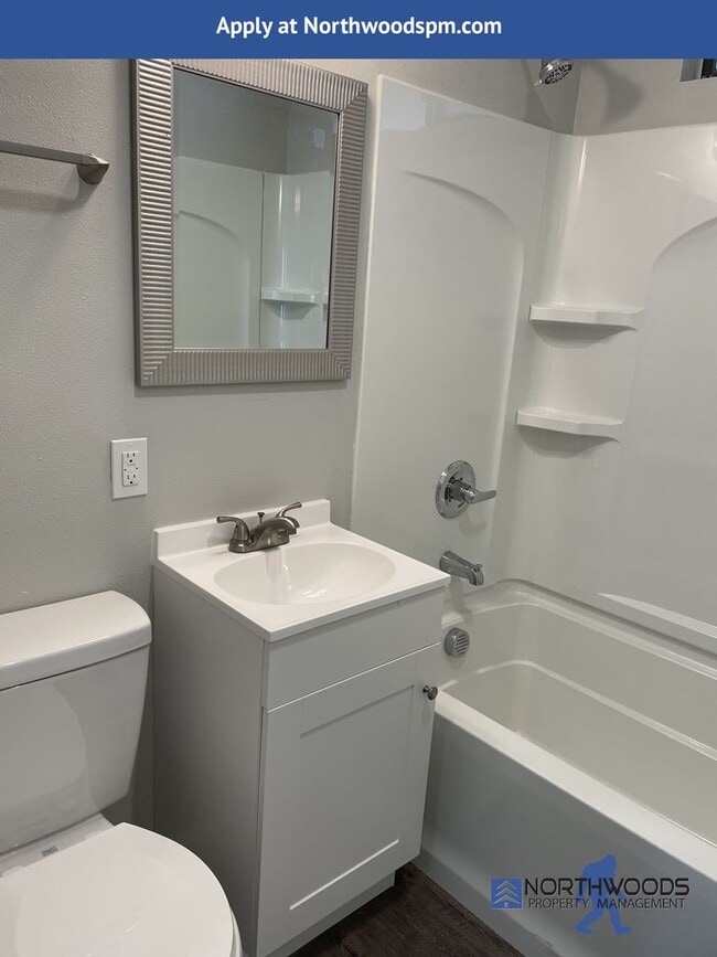 Building Photo - Very Nice-Recently Remodeled 2 Bedroom 1 B...
