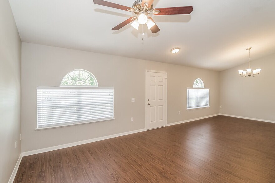 Building Photo - 12202 Glenn Hollow Dr