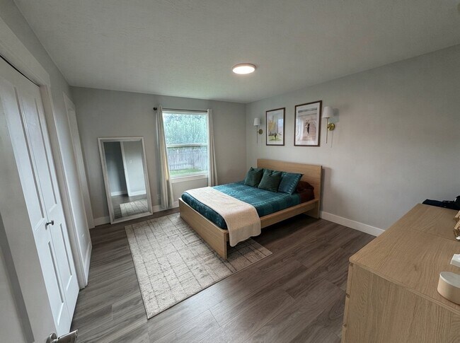 Building Photo - 1695 S 450 W