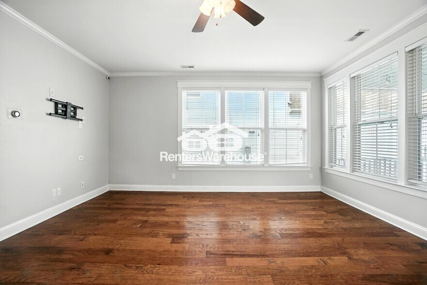 Building Photo - 3304 Patrick Henry Dr