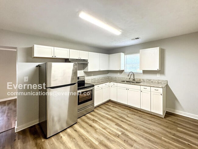 Building Photo - 8598 Stonewall Jackson Dr
