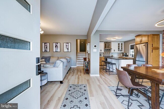 Building Photo - 325 Juniper Dr