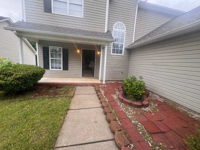 Building Photo - Charming 3-Bedroom Home with Endless Poten...