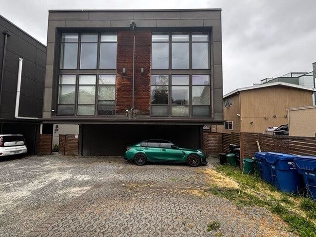 Building Photo - Modern Townhome For Lease Near Columbia City | 2 Bed | 2.5 Bath | A/C | Covered Parking