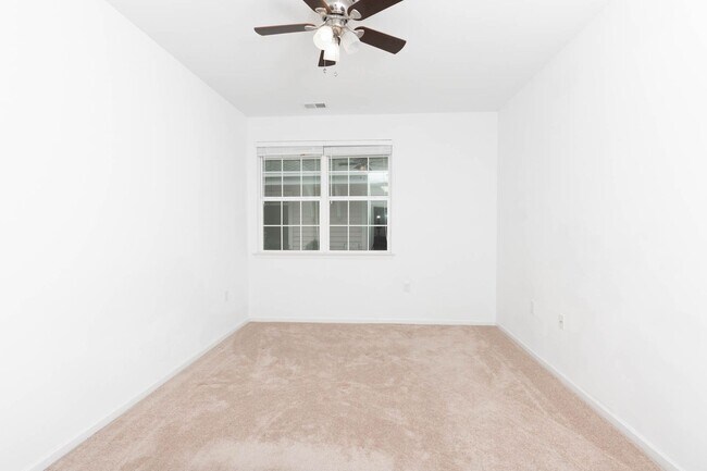 Building Photo - Spacious Condo in Spence Crossing