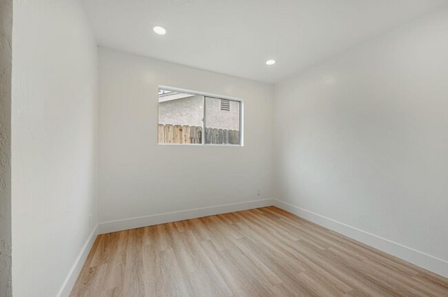 Building Photo - 6046 Reo Pl