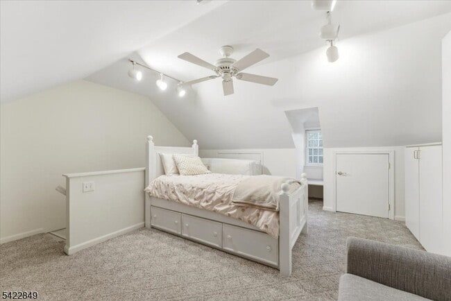 Building Photo - 260 Walnut St