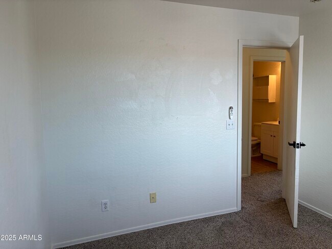 Building Photo - 7287 S Sunrise Way