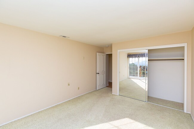 Building Photo - 3 bed, 2.5 bth, HOME in RANCHO SAN DIEGO