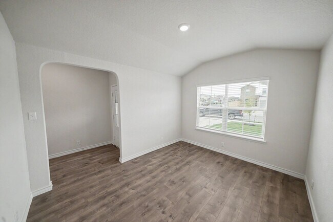 Building Photo - Like-New Cibolo Home with Flexible Living Space - Realtor Commission: $500