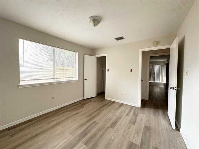Building Photo - 6102 Howland Ct