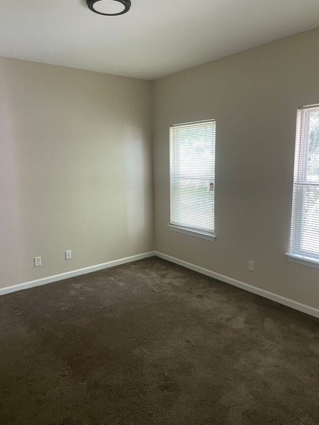 Building Photo - 9327 Cedar Ct