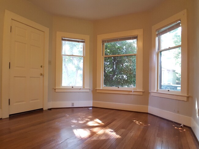 Building Photo - Beautiful 4 bedroom property near CSUC and...