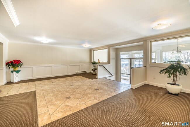 Building Photo - 185 Melba St