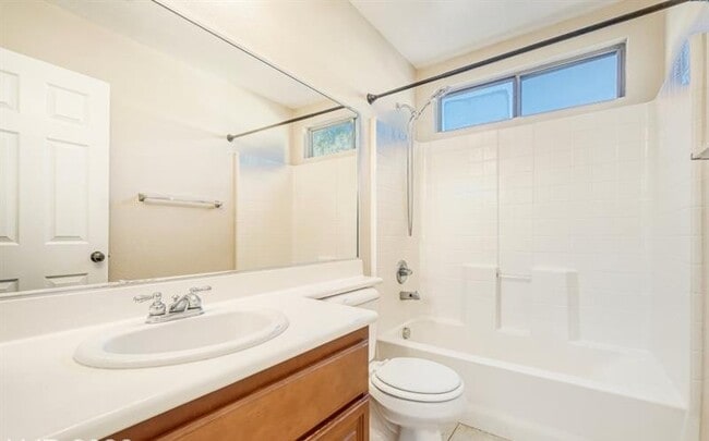 Building Photo - 5565 Golden Palms Ct