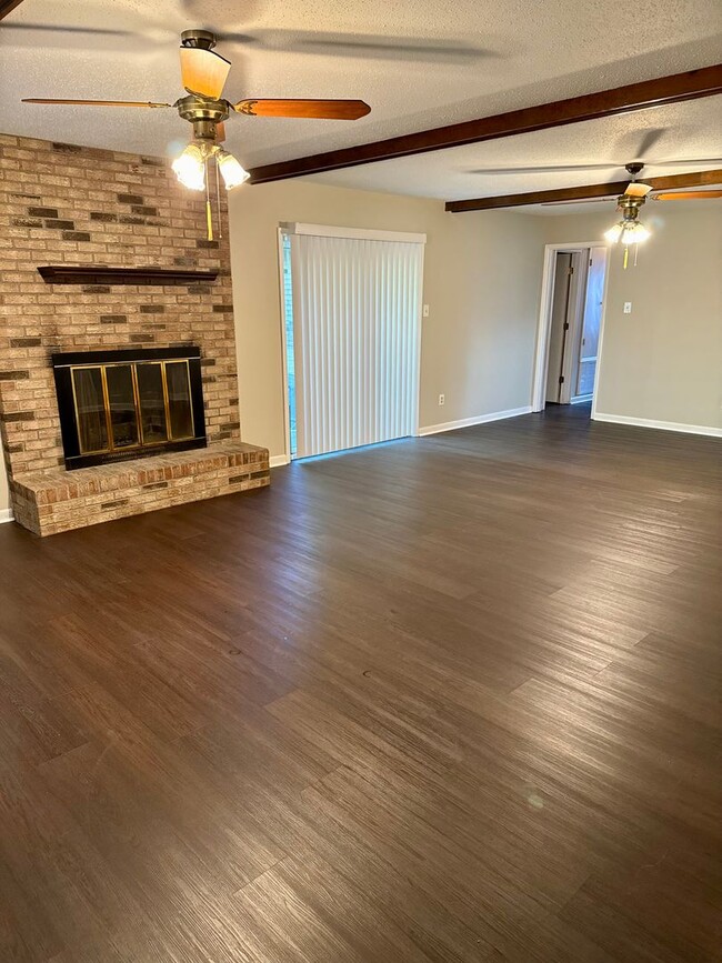 Building Photo - OCEAN SPRINGS SCHOOL DISTRICT - CUTE 3 BED...