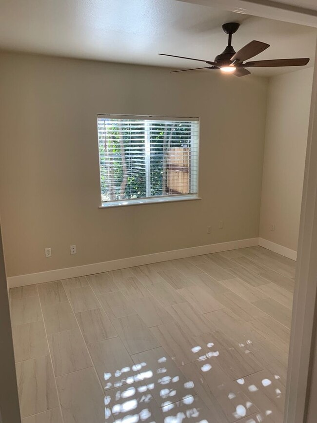 Building Photo - Newly Built Home with 3 (Yes 3) Primary Suites complete with full Bathroom in ideal location!