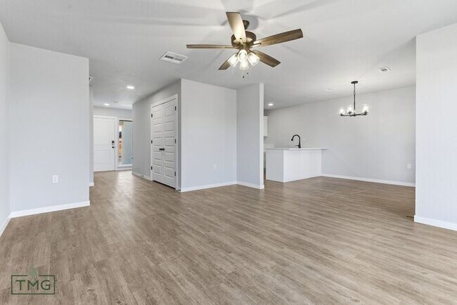 Building Photo - Lawn Care Included! Fully Updated 2 Bed / 2 Bath Duplex – Prime Broken Arrow Location!