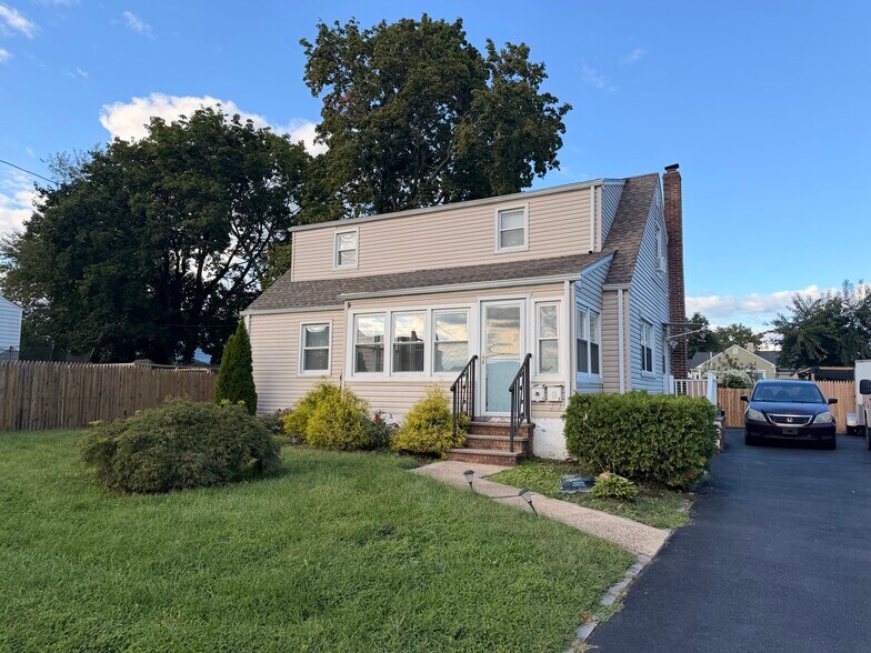 Building Photo - 211 Hillcrest Ave