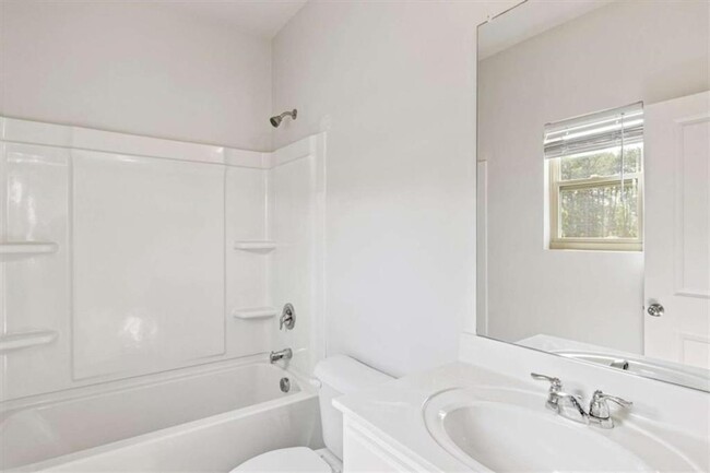Building Photo - 2044 Britt Dr
