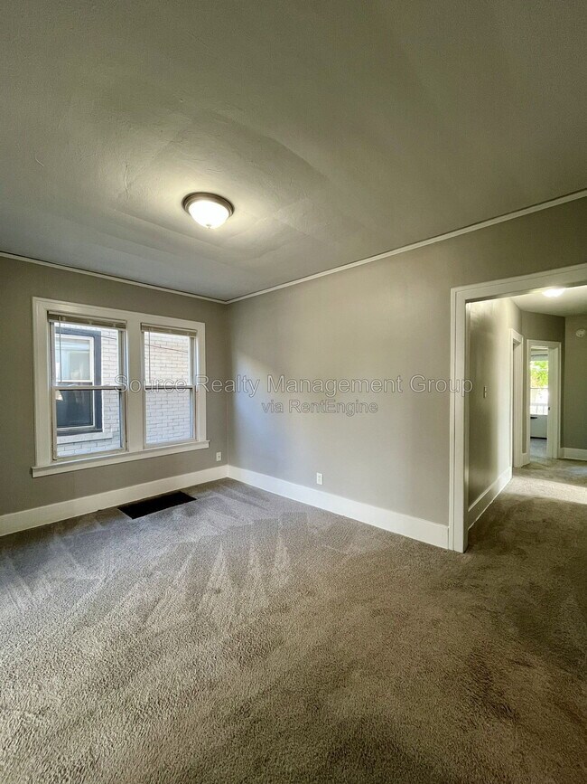 Building Photo - 170 Bondie St