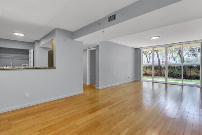 Building Photo - 609 E Sheridan St