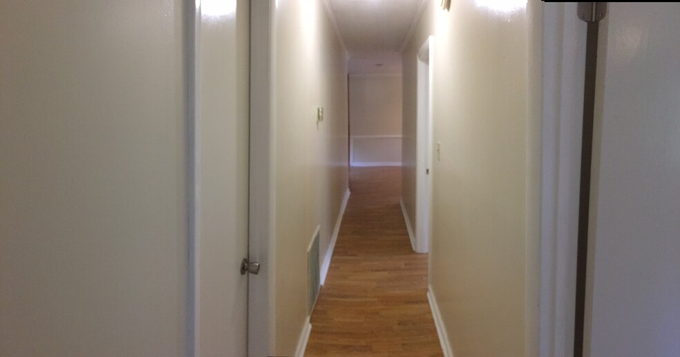 This is a shot of the hallway. - 2680 Ballsville Road