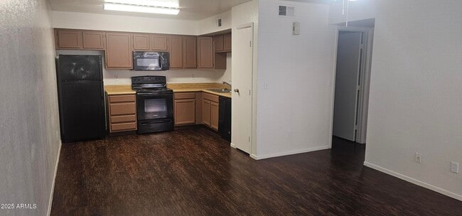 Primary Photo - 6156 E Greenway St