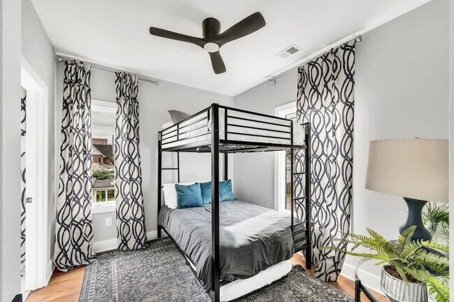 Building Photo - 1332 3rd Ave N