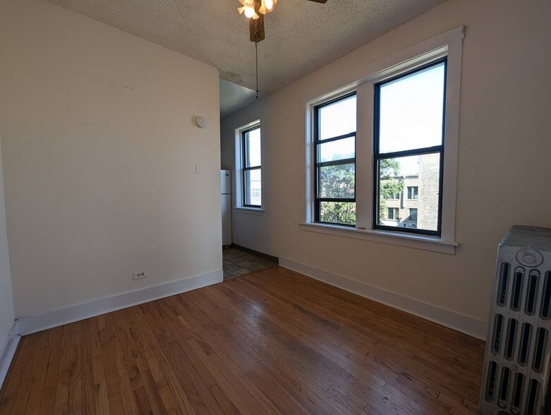 Building Photo - 1542 N Kedzie Ave
