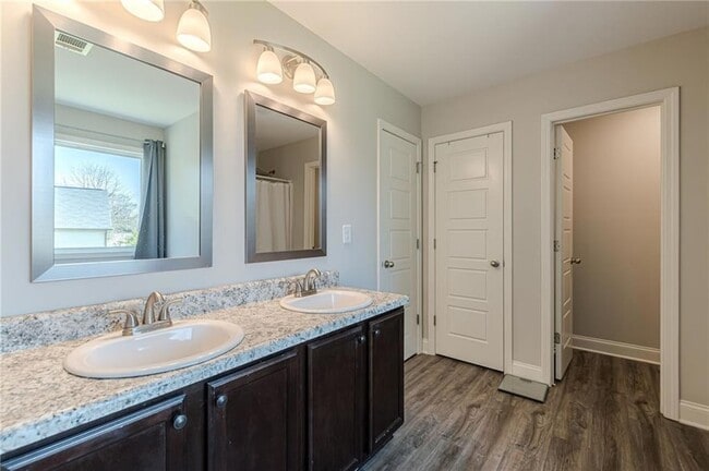Building Photo - 123 Mulberry Dr