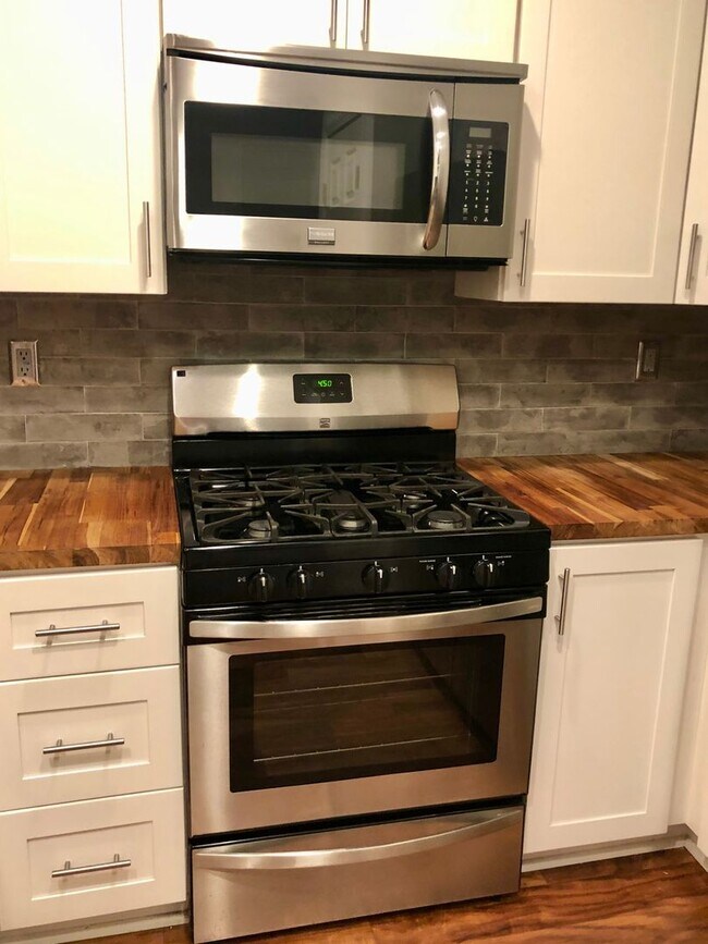 Building Photo - Ideal Location. .. Walk to Bart, Costco, S...