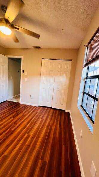 Building Photo - 581 SW Banks Terrace