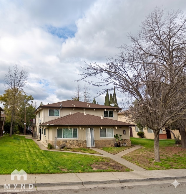 Building Photo - 905 Carro Dr