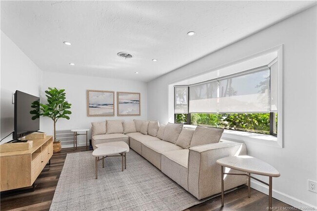 Building Photo - 1229 SW Dyer Point Rd