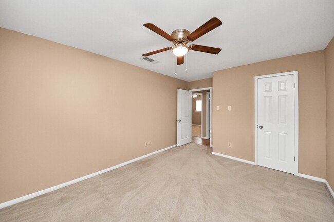 Building Photo - 15126 Trailside Dr