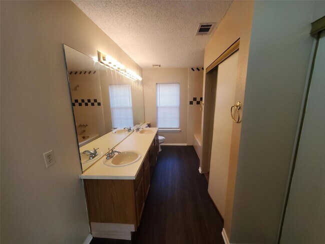 Building Photo - Move in ready home in Mesquite!