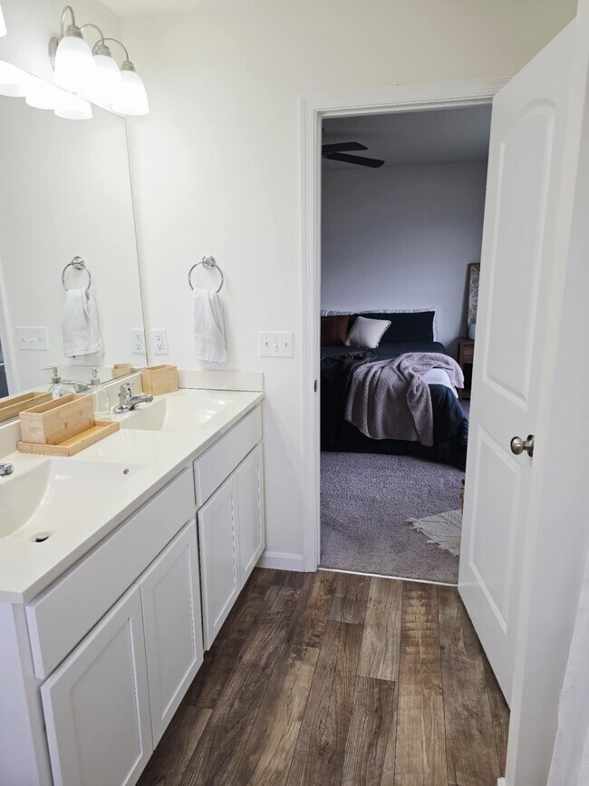 Building Photo - 509 Melrose St