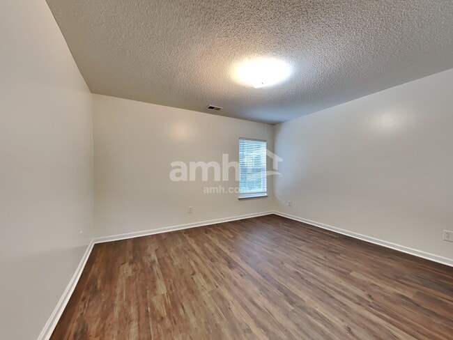 Building Photo - 425 Green Park Ln