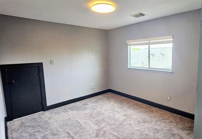 Building Photo - 7634 Chalk Hill