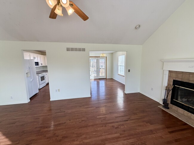 Building Photo - 571 SE 115th Rd